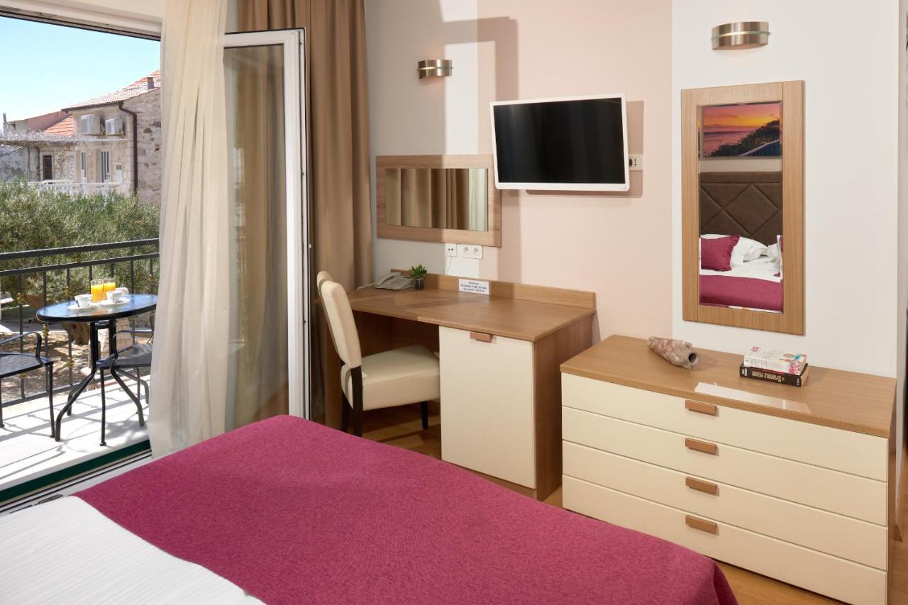 Hotel Fortuna มิลนา ภายนอก รูปภาพ